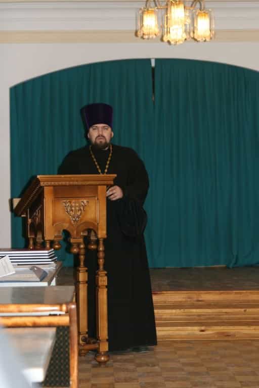 Защита дипломов выпускников заочного отделения Вятского Духовного училища. Видеосюжет