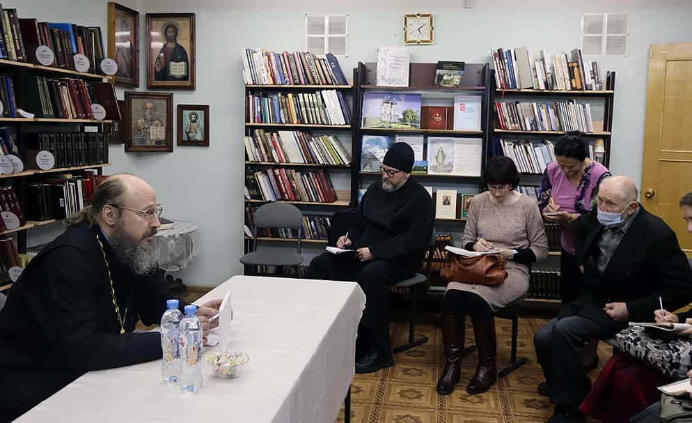 Круглый стол «О правильной помощи нуждающимся»