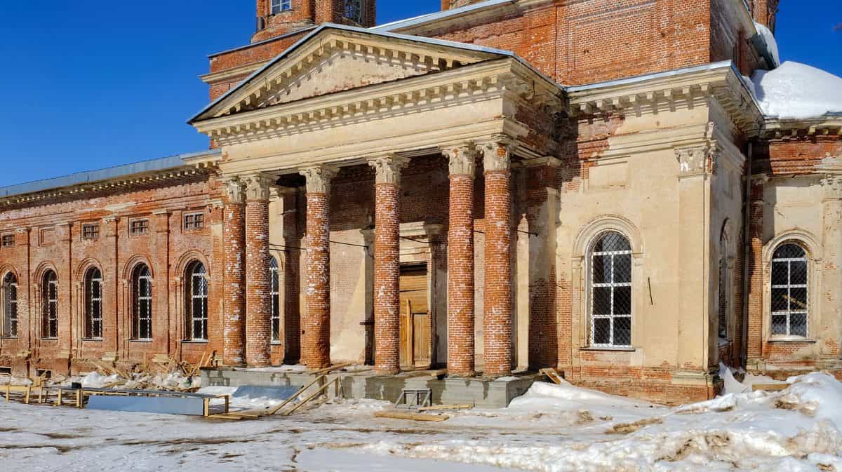 На Ухтымской церкви закрыли крышу