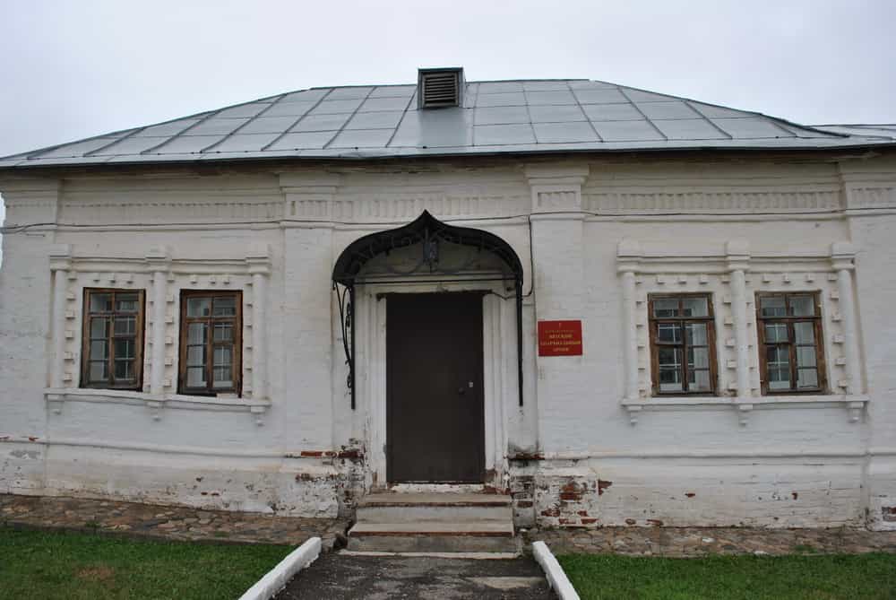 Студенты Вятского Духовного училища ознакомились с фондами епархиального архива