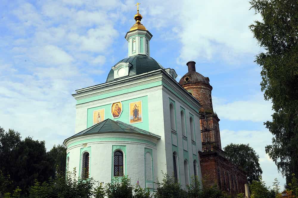 Митрополит Вятский и Слободской Марк возглавил служение Литургии в престольный праздник храма Владимирской иконы Божией Матери села Илгань