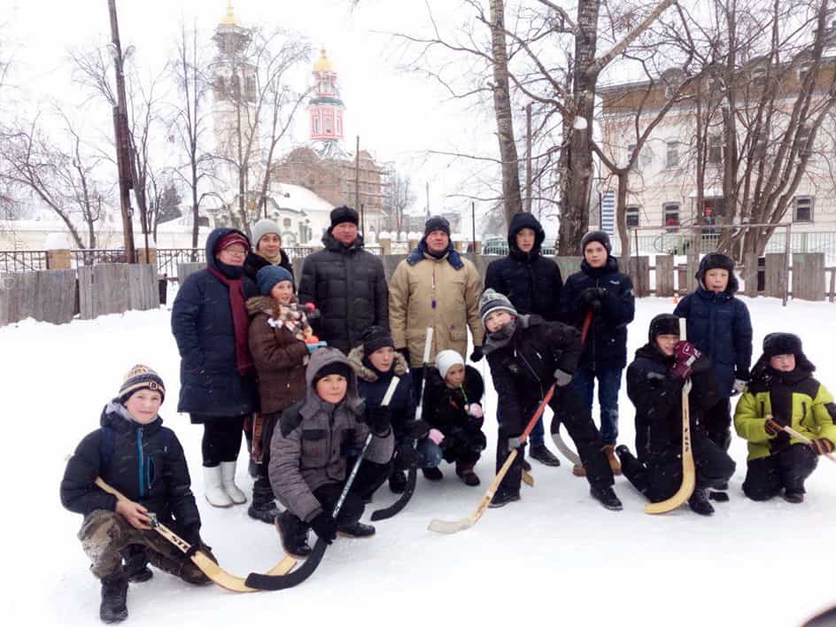 Состоялся Рождественский турнир по хоккею с мячом среди команд Воскресных школ Вятской Епархии