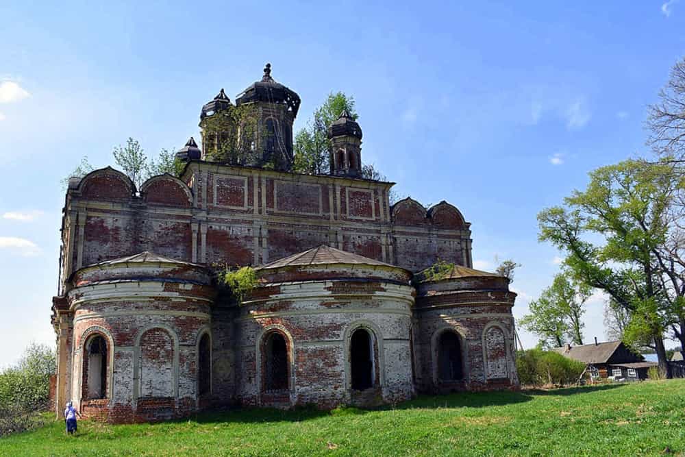 Группа прихожан и детей воскресной школы храма в честь иконы Божией Матери «Скоропослушница» побывали в селе Кырмыж