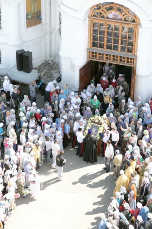 Молебен святителю Николаю перед началом Великорецкого крестного хода. Фотоальбом