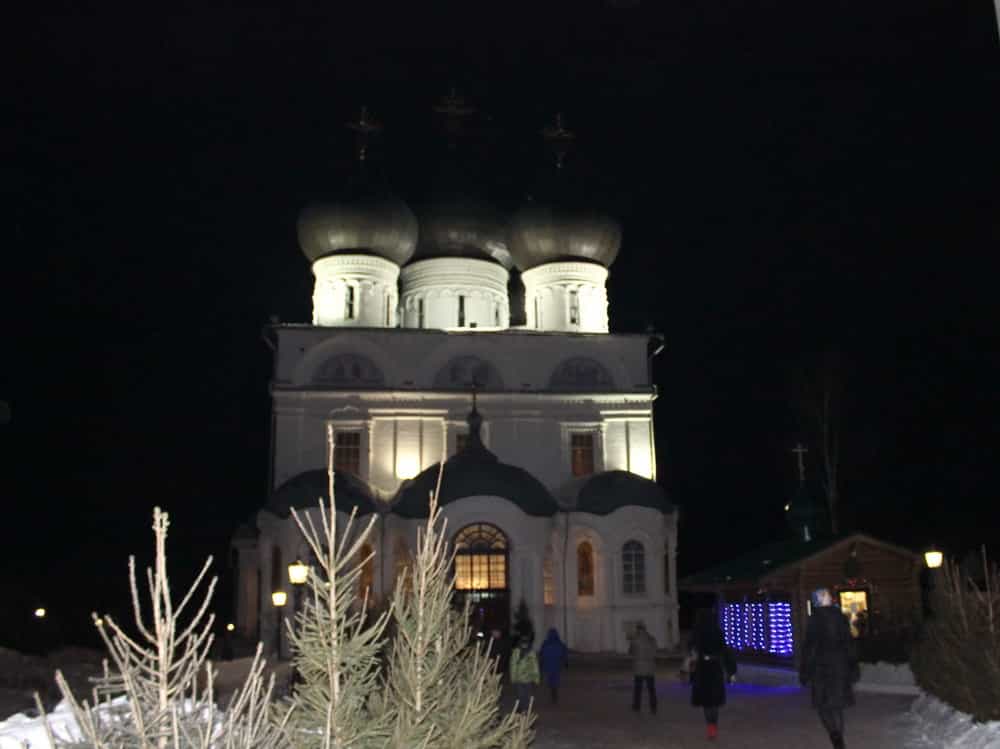 Митрополит Марк возглавил Всенощное бдение в Успенском кафедральном соборе накануне Рождества Христова