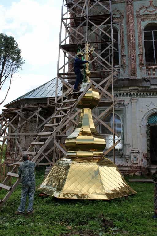 Троицкий храм села Раменье стал златоглавым