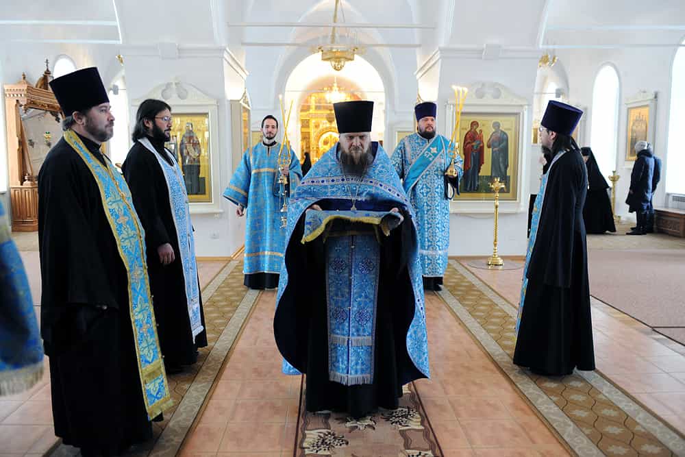 Накануне праздника Благовещения Пресвятой Богородицы митрополит Марк совершил всенощное бдение в Преображенском монастыре города Кирова