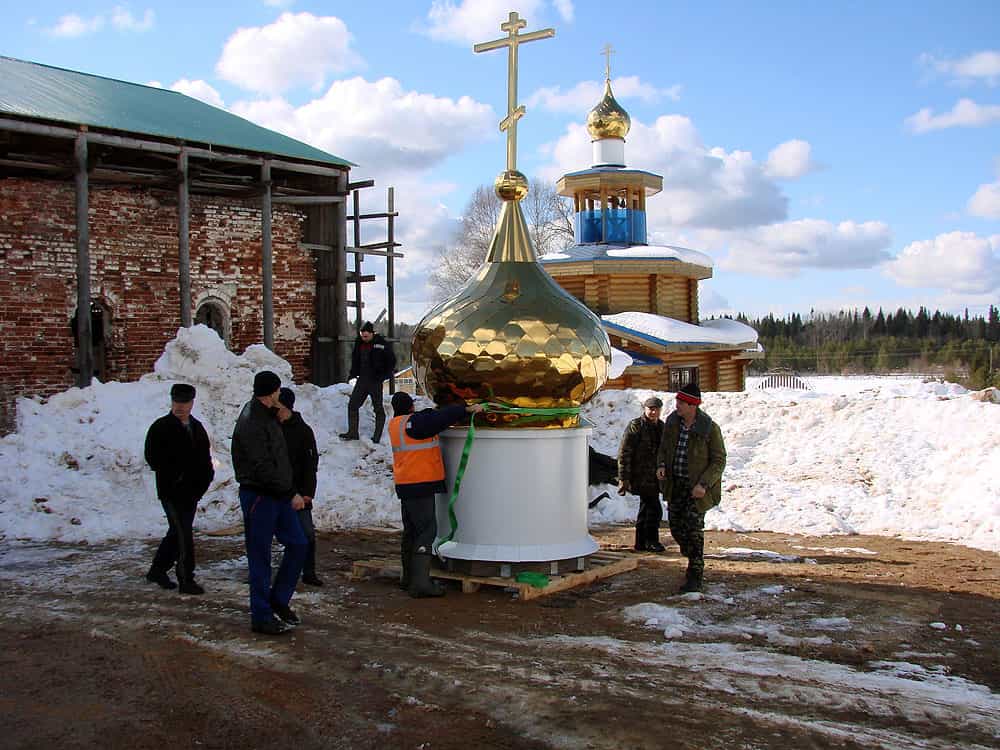 Состоялся чин освящения купола и креста на Троицкий храм села Троица