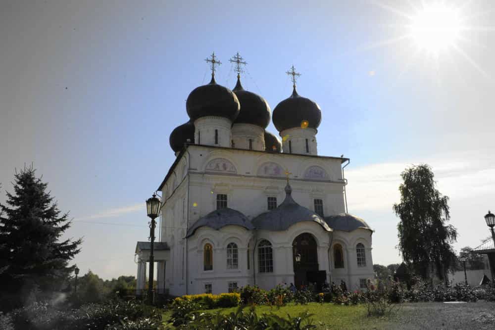 В праздник Успения Пресвятой Богородицы митрополит Вятский и Слободской Марк совершил Литургию в Успенском соборе Трифонова монастыря