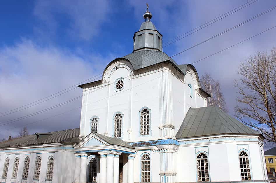 Митрополит Марк возглавил Литургию в храме в честь Спаса Нерукотворного поселка Кумены