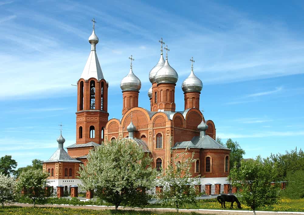 На приходе Всехсвятского собора города Кирово-Чепецка открылась выставка «Верую»