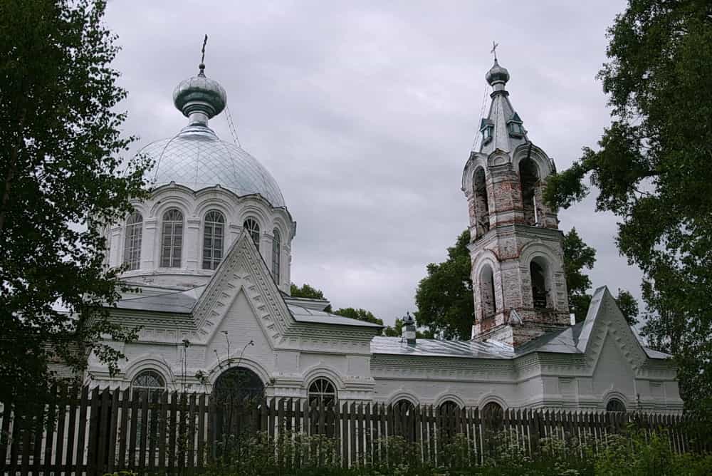Храм святых бессребреников Космы и Дамиана в Трехречье отметил столетний юбилей