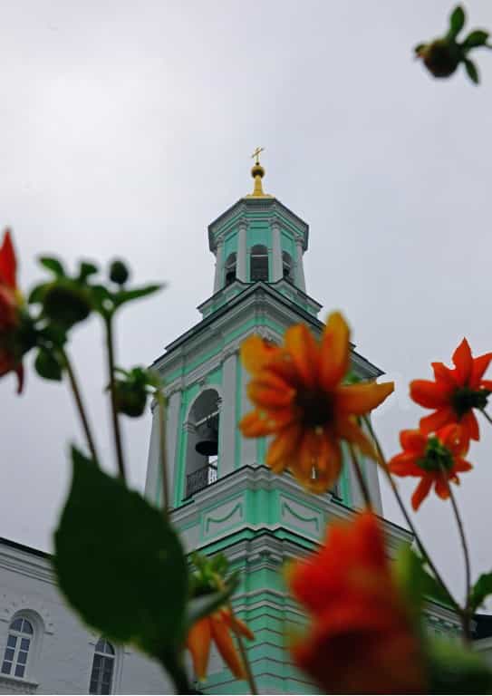 Богослужение в праздник Преображения Господня в Преображенском женском монастыре города Кирова