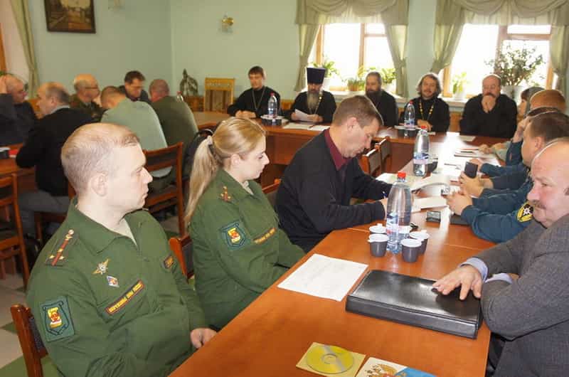 Состоялась секция «Церковь и армия»: «Особенности духовно-нравственного воспитания военнослужащих в Российской армии»