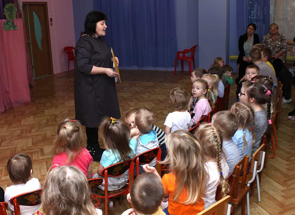 Воспитанники воскресной школы Всехсвятского храма города  Кирово-Чепецка посетили детей в реабилитационном центре