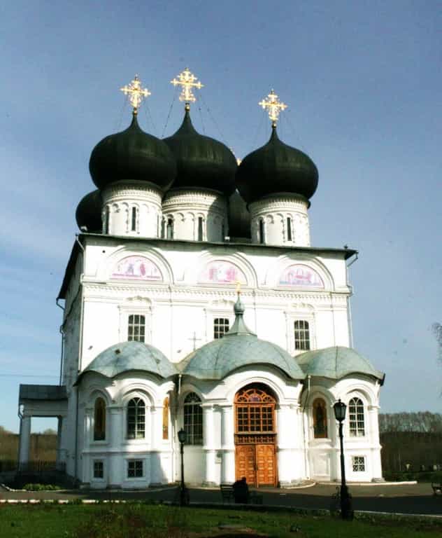 На икону Спаса Нерукотворного установлен новый киот