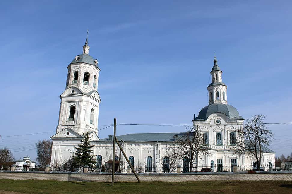 В Светлый четверг митрополит Марк возглавил богослужение в храме в честь преподобных Зосимы и Савватия села Коршик