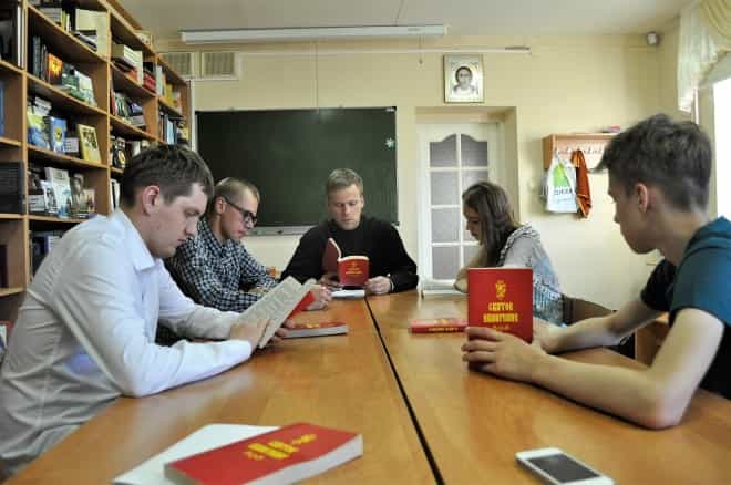 Молодежные встречи: изучаем Евангелие