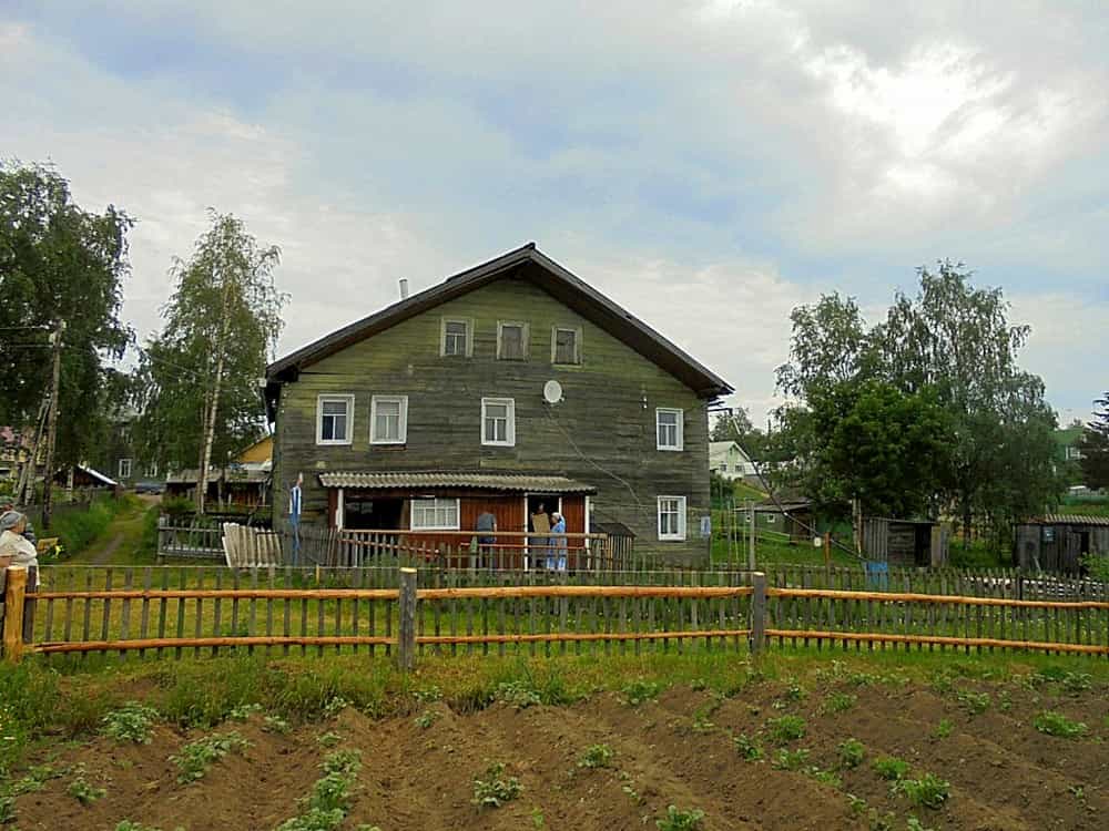 В Усть-Цильме установили мемориальную доску святителю Виктору (Островидову)