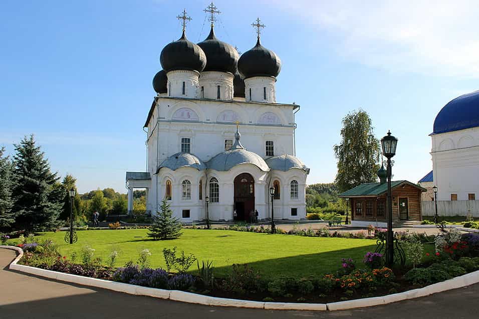 Паломническая служба Трифонова монастыря приглашает в сентябре совершить поездку в Дивеево, а также поклониться вятским святыням