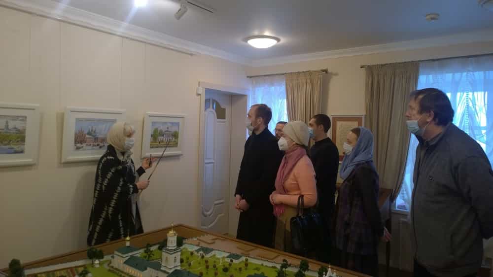 Студенты Вятского Духовного училища посетили музей при Преображенском женском монастыре города Кирова