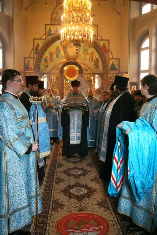 В канун праздника Благовещения Пресвятой Богородицы Митрополит Вятский и Слободкой Марк совершил всенощное бдение в храме Веры, Надежды, Любови и матери их Софии.