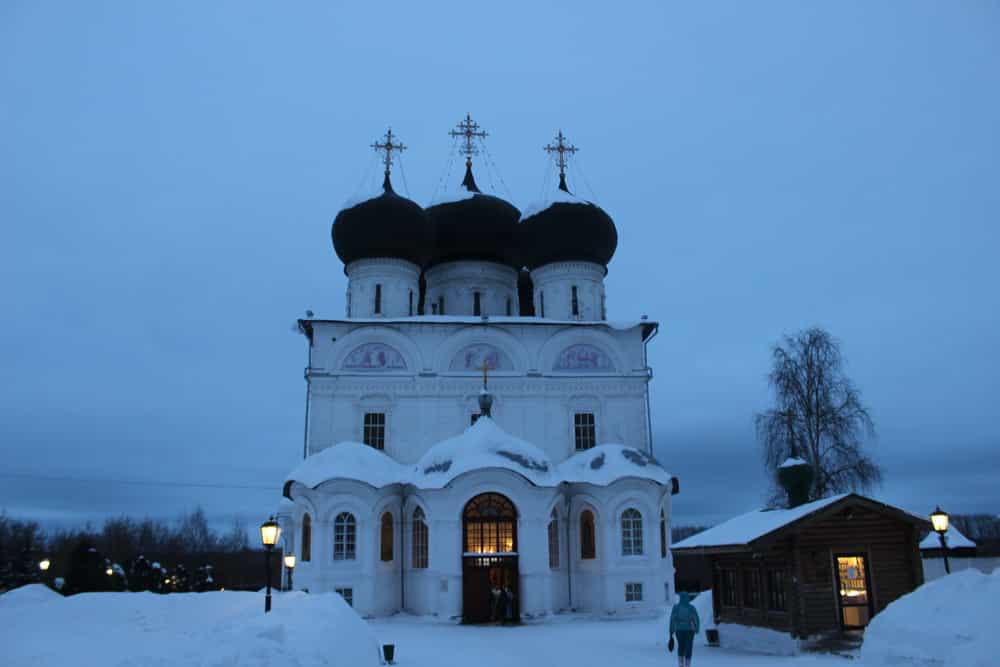 Митрополит Марк совершил Всенощное бдение накануне Сретения Господня
