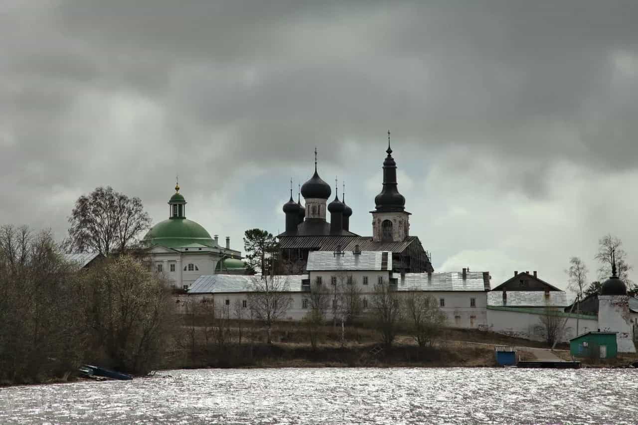 На высоком берегу Шексны