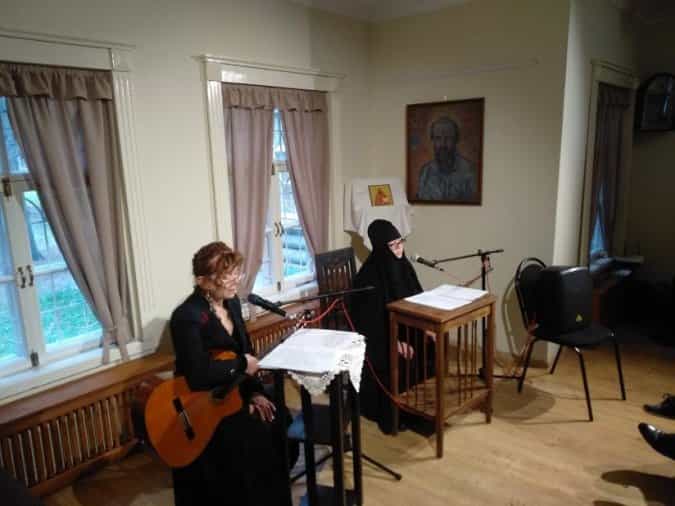 Исполнительнице авторской песни Людмиле Кононовой вручили Патриаршую награду — Орден преподобной Ефросинии, великой княгини Московской