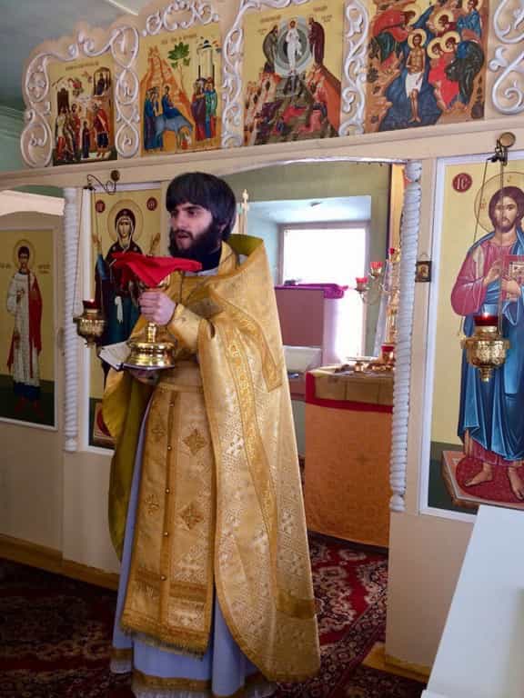 В праздник Собора Вселенских учителей и святителей Василия Великого, Григория Богослова и Иоанна Златоустого в Троицкой церкви пгт. Верхошижемье совершалась Литургия