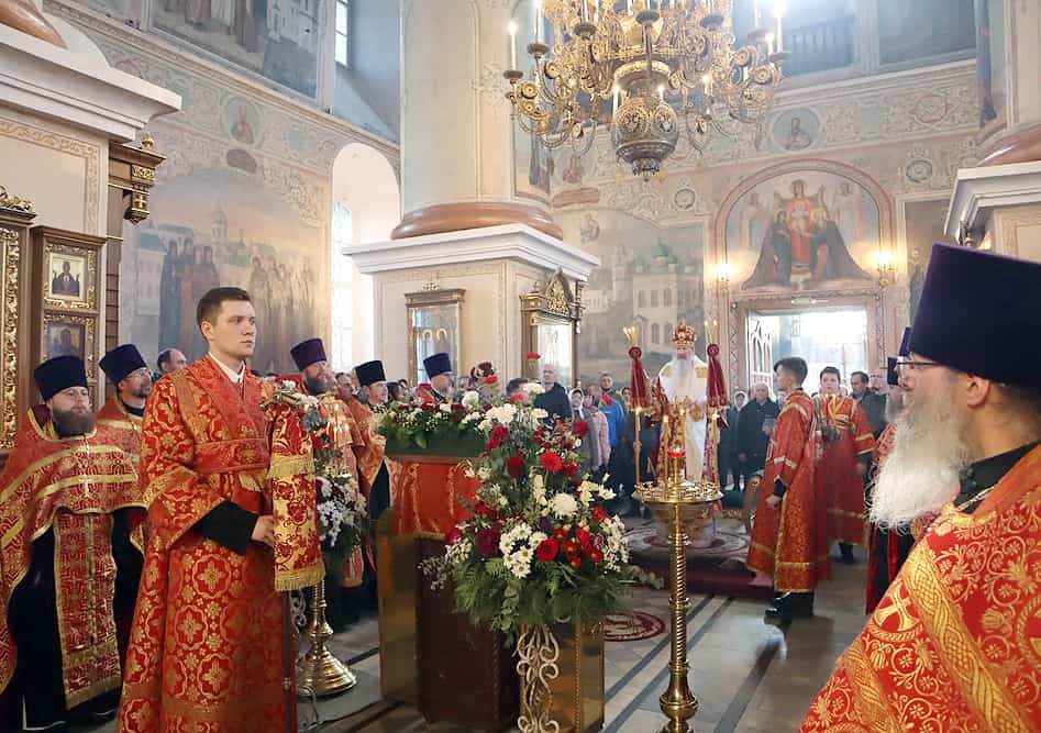 В Пасху Христову Великая Вечерня архиерейским чином совершится в Успенском кафедральном соборе
