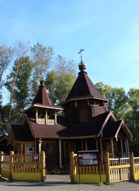 Богослужение архиерейским чином в храме священномученика Михаила Тихоницкого