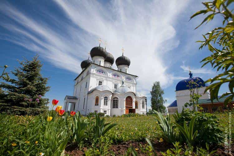 Паломническая служба Свято-Успенского Трифонова монастыря приглашает на обзорные экскурсии по храмам