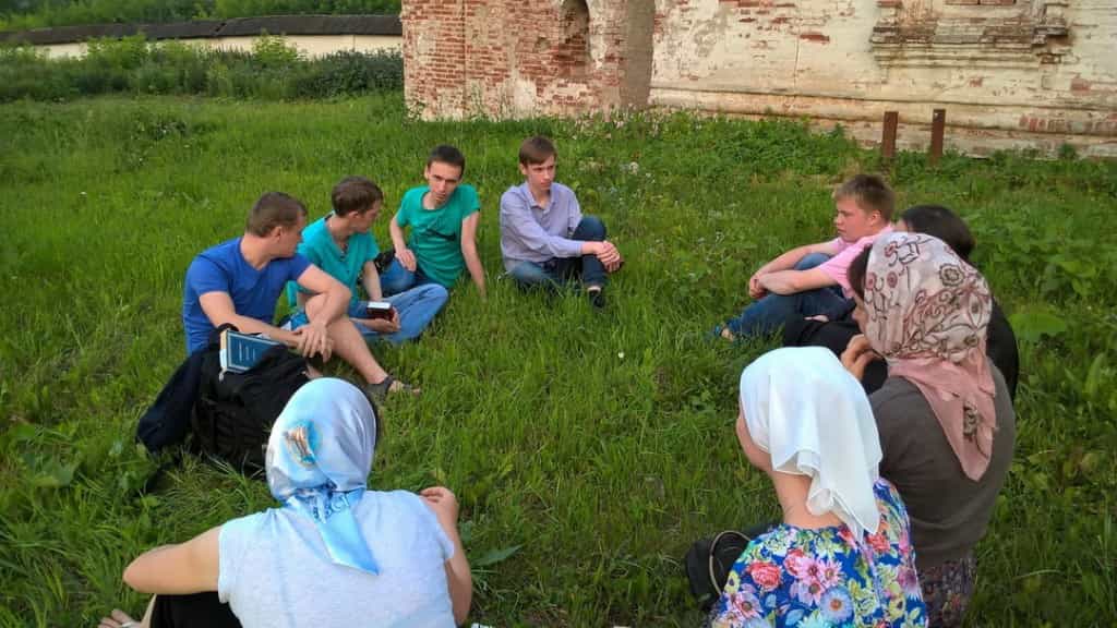 Библейский час: встреча священника с молодежью