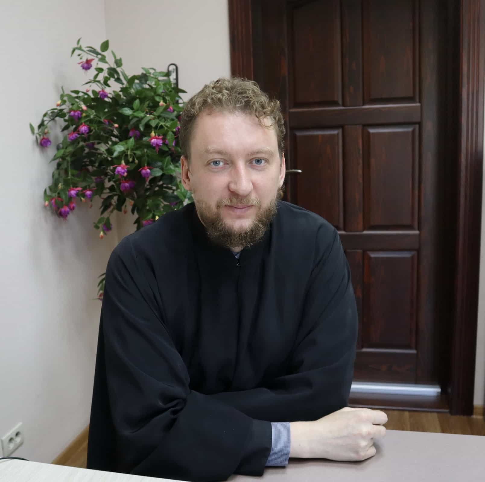 Святость всегда необычна