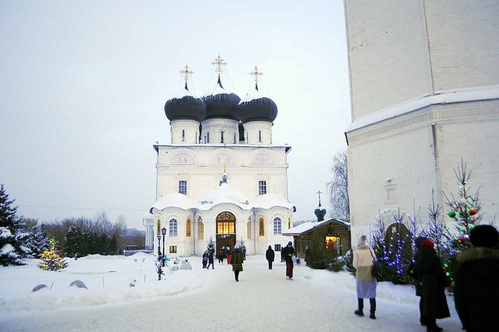 Великая вечерня в Свято-Успенском кафедральном соборе города Кирова