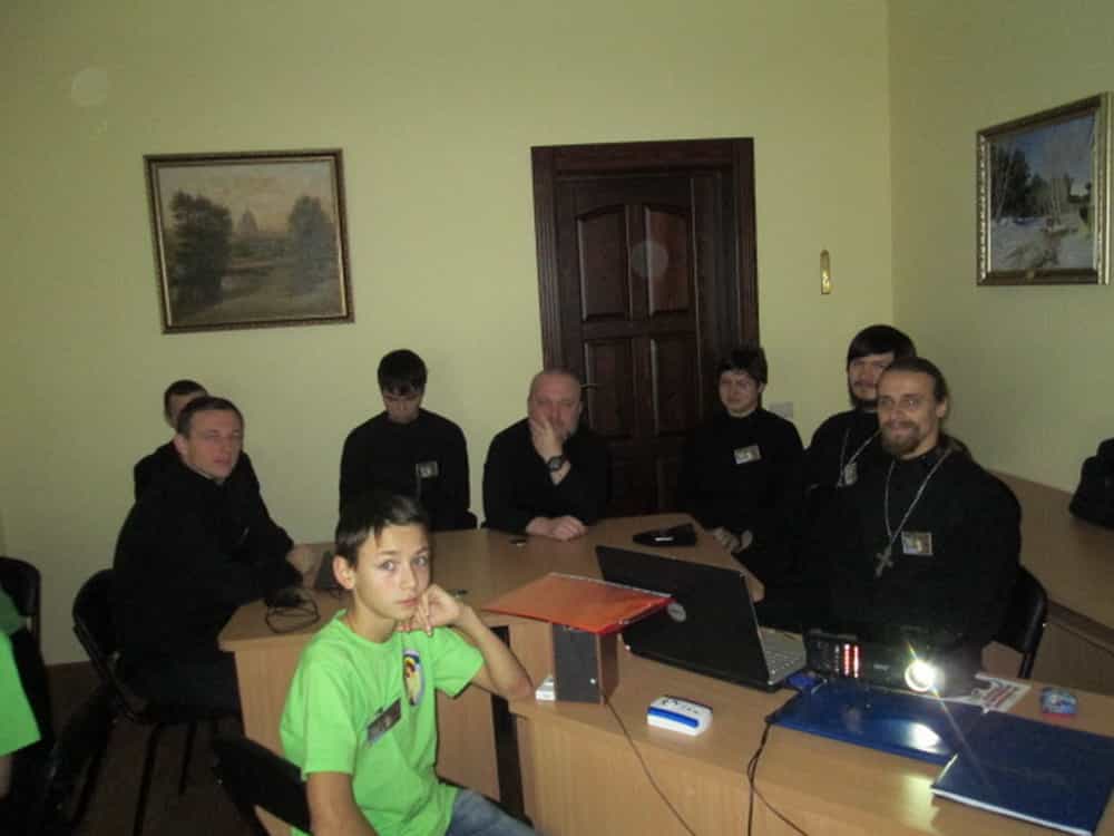 Волонтеры Студии «БлагоДать» провели интерактивную игру «Что, где, когда?» для студентов Вятского Духовного училища