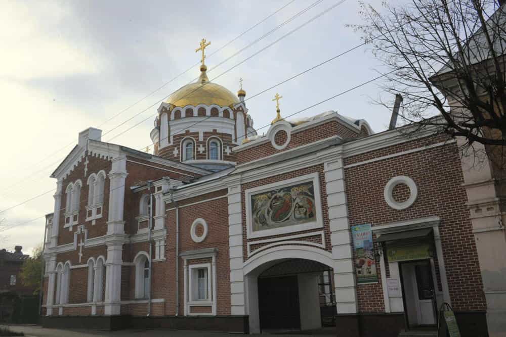 Освящены крест и икона Святых врат Христорождественского женского монастыря города Слободского