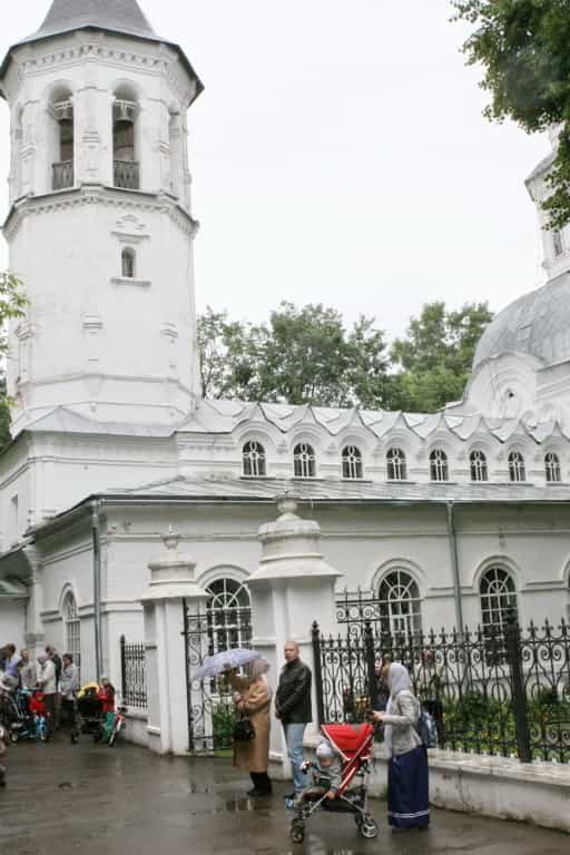 Крестный ход с иконой благоверных князей Петра и Февронии