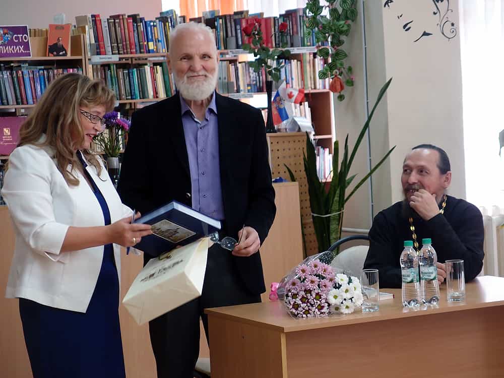 В Вятскополянской библиотеке состоялась встреча с первым лауреатом Патриаршей литературной премии Владимиром Крупиным