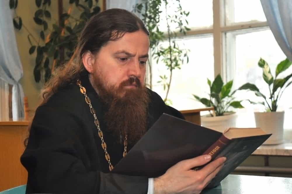 Россию спасет святость!