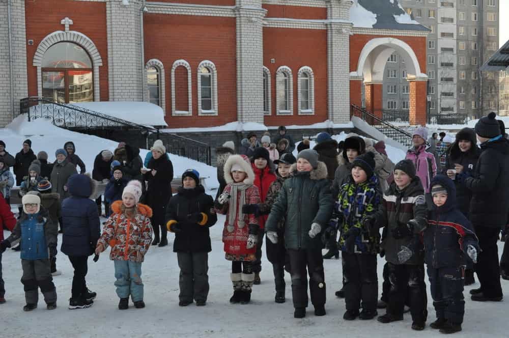 Масленичные гуляния на приходе храма великомученика и целителя Пантелеимона города Кирова