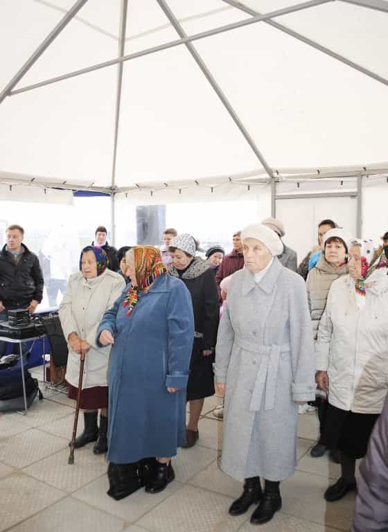 Состоялась первая Божественная Литургия возле строящегося храма Рождества Пресвятой Богородицы