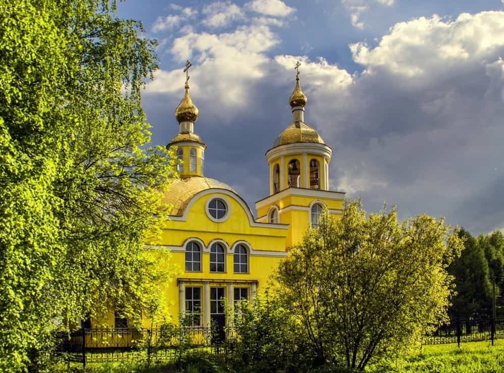 Праздничное Всенощное бдение в субботу вечером совершится в Крестовоздвиженском храме поселка Мурыгино