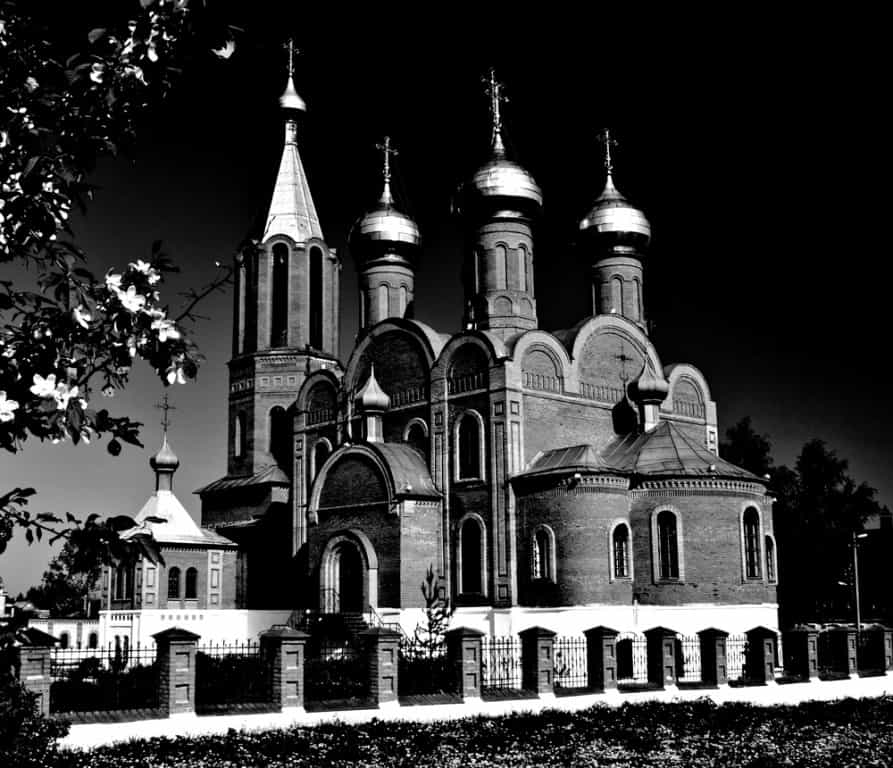 В Всехсвятском соборе города Кирово-Чепецка совершились богослужения памяти Царственных страстотерпцев