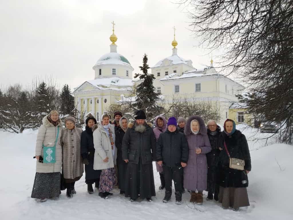 Паломники поклонились московским и ярославским святыням