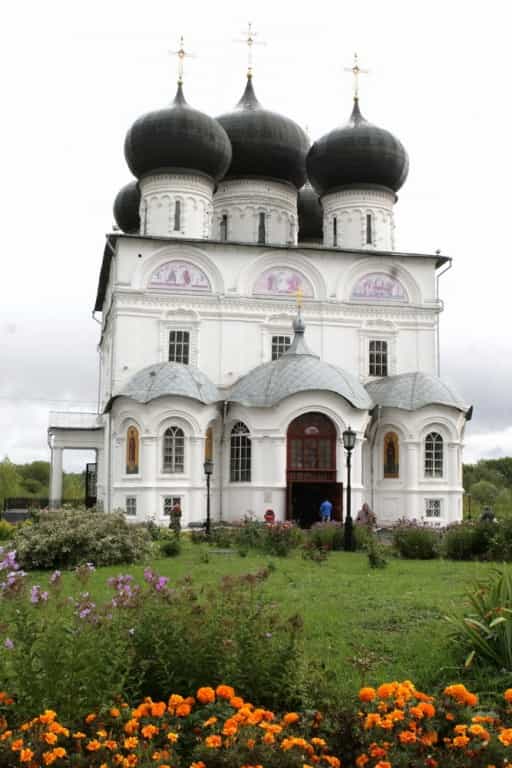 Епархиальный склад приглашает приходы за церковными календарями на 2017 год