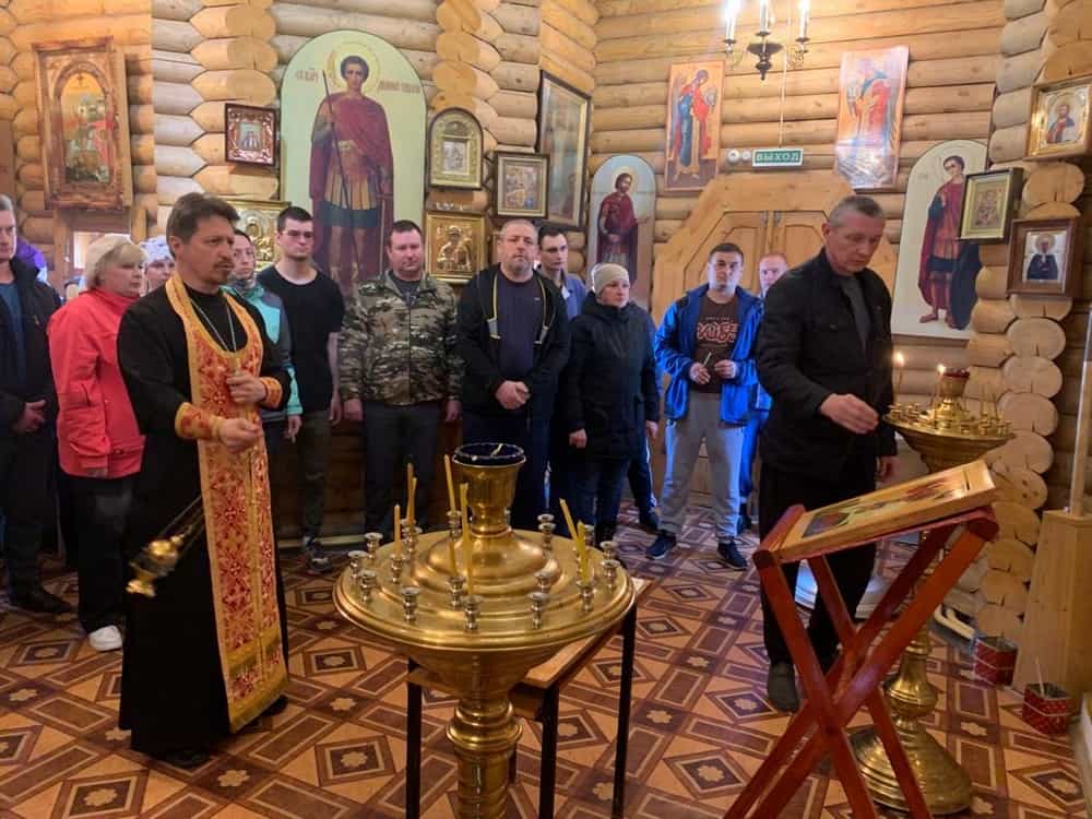 В воинских частях совершились пасхальные богослужения