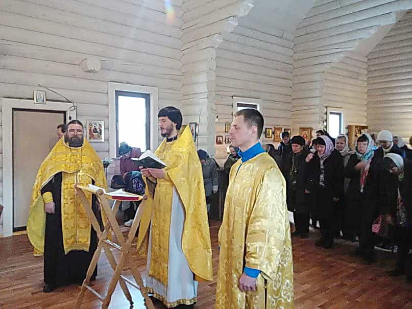 В храме в честь иконы Божией Матери «Скоропослушница» состоялся молебен перед иконами святого Николая Чудотворца и преп. Сергия Радонежского