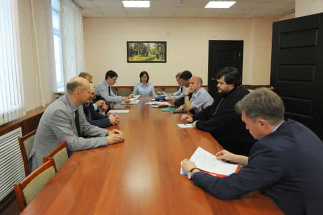 Секретарь Вятской епархии иерей Виталий Лапшин принял участие в заседании Общественного совета при УМВД России по городу Кирову